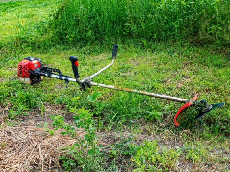 Baterijska kosilnica na nitko